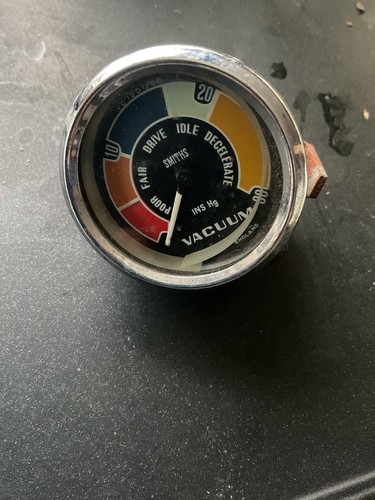 Vacuum gauge classic car